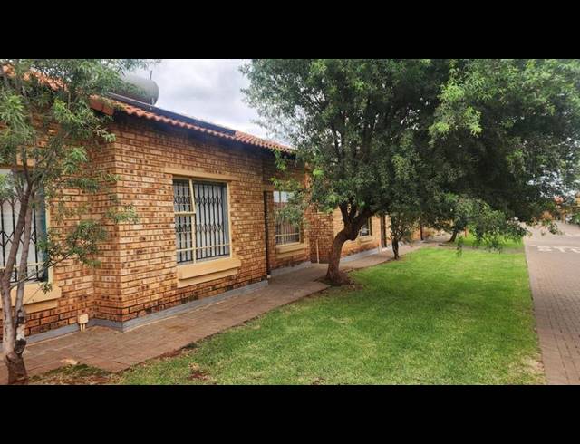 2 BEDROOM SIMPLEX FOR SALE IN DAWN PARK